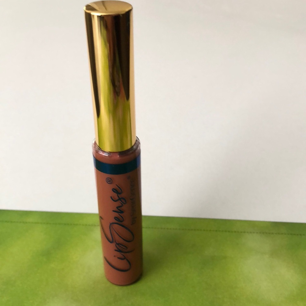 Bella Matt SeneGence lip gloss